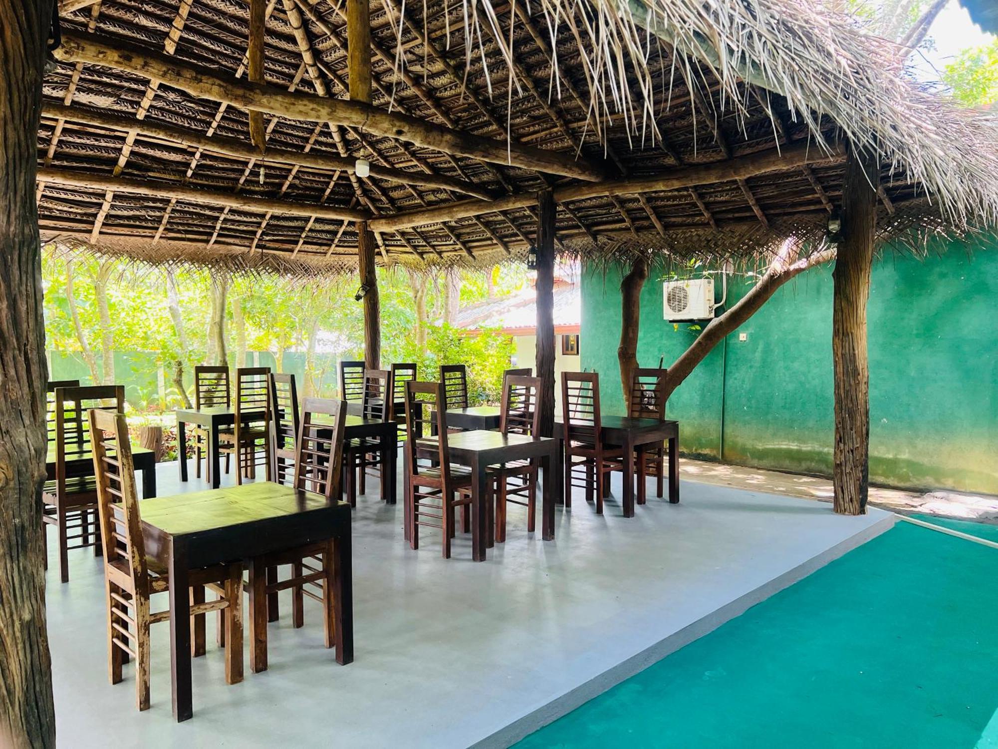 Kingfisher Resort & Retreat Sigiriya Bagian luar foto